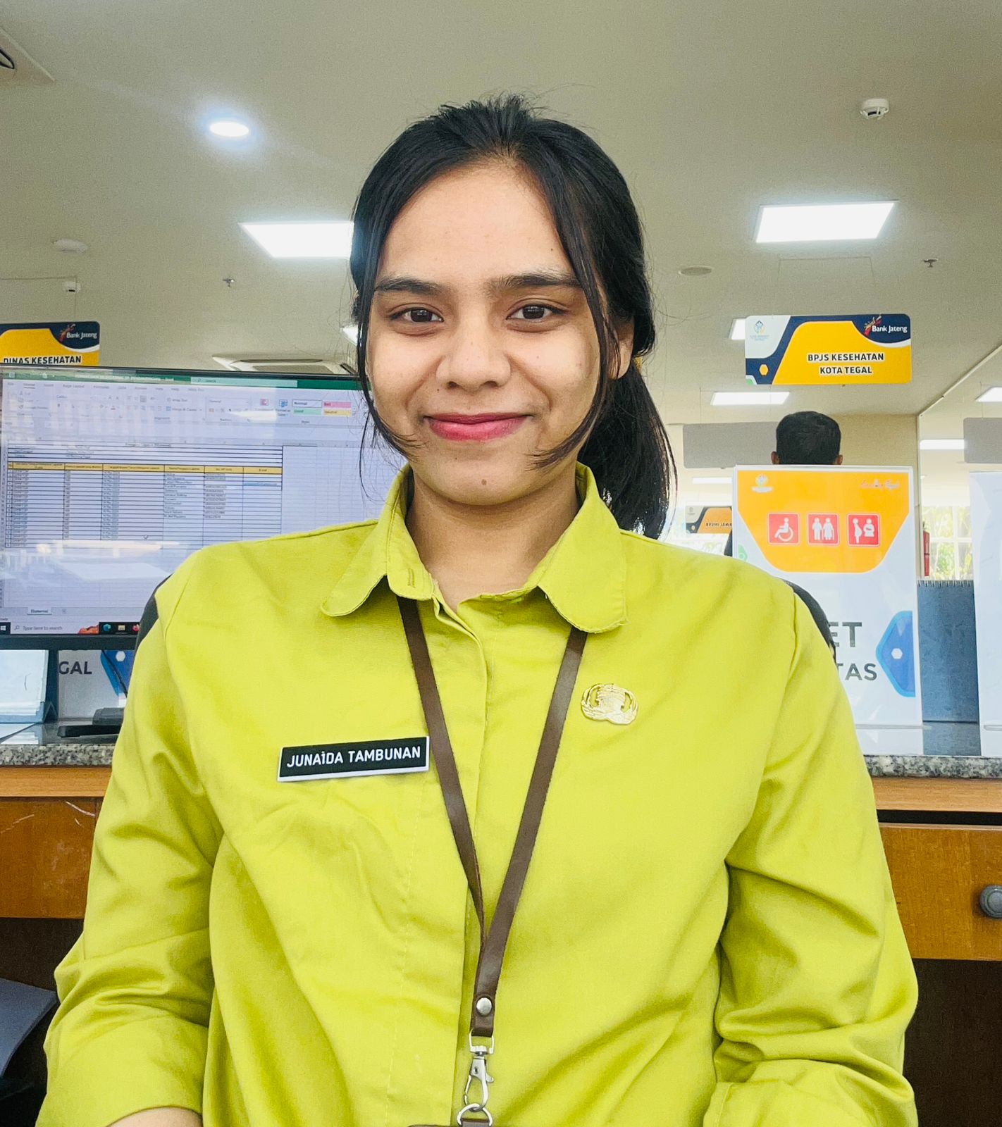Foto JUNAIDA TAMBUNAN, A.Md